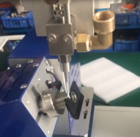 Automatic gluing machine